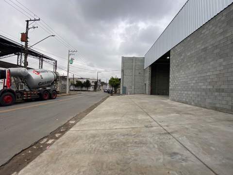 Galpão para alugar em Guarulhos (Cid Aracília), 4 banheiros, 6 vagas, 500 m2 de área útil, código 181-1974 (4/28)