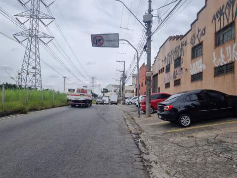 Galpão para alugar em Guarulhos (Cid Ind Sat de São Paulo - Cumbica), 4 banheiros, 5 vagas, 650 m2 de área útil, código 181-2019 (6/13)