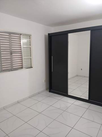 Casa em Guarulhos (Jd Pres Dutra), 2 dormitórios, 1 banheiro, 1 vaga, código 300-1182 (11/16)